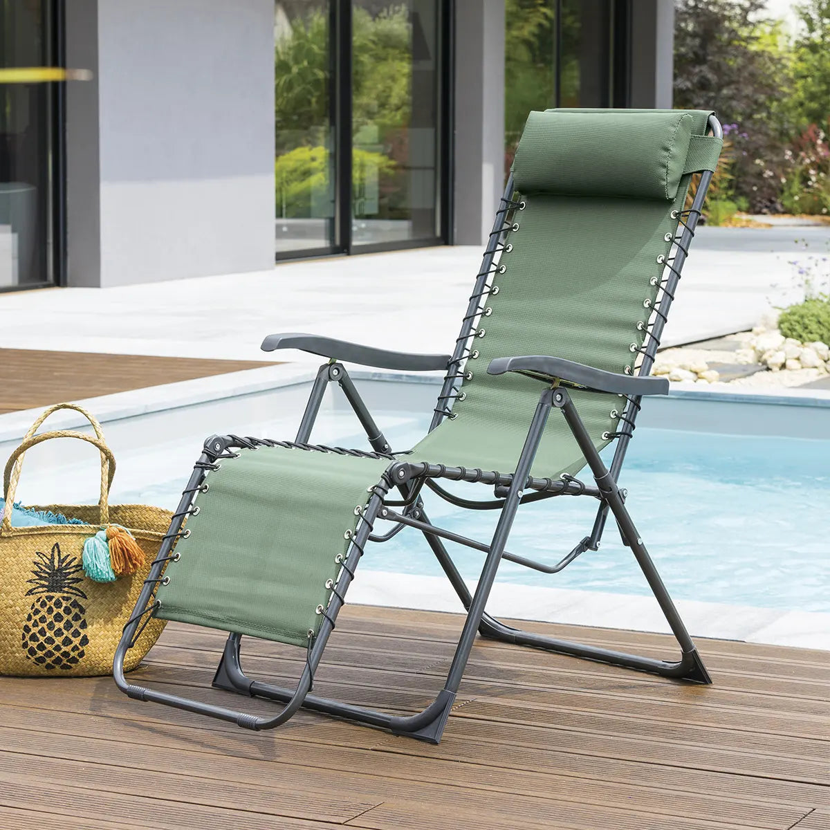 Fauteuil relax de jardin "Silos" vert olive acier traité époxy en texaline Ma Maisons